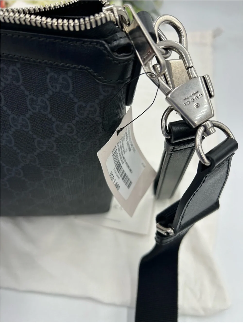 Gucci classic messenger